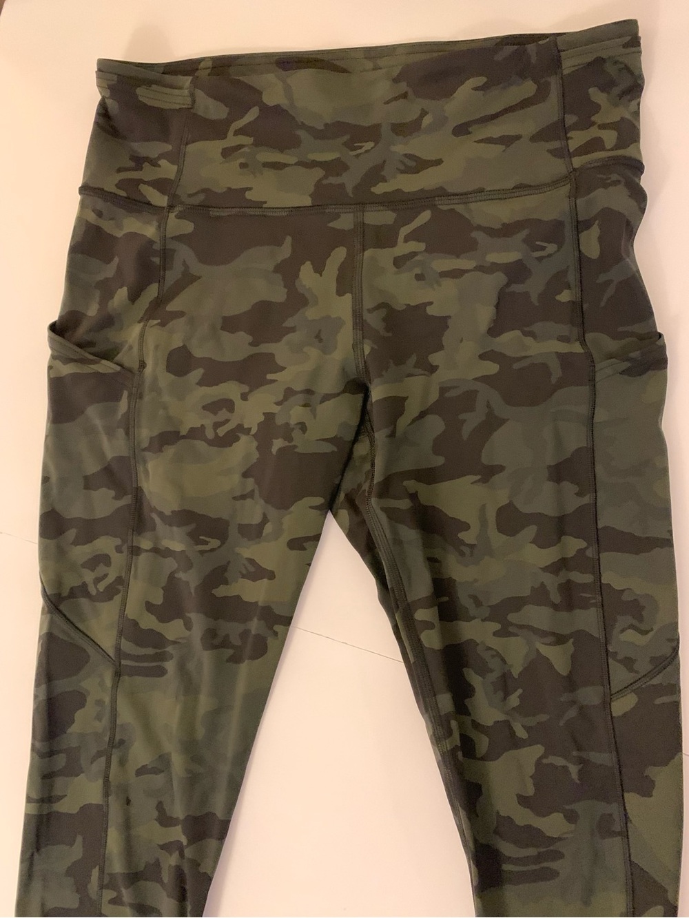 lululemon athletica Olive Green Camo High-Rise Leggings Sz 8-10 - Picture 2 of 9